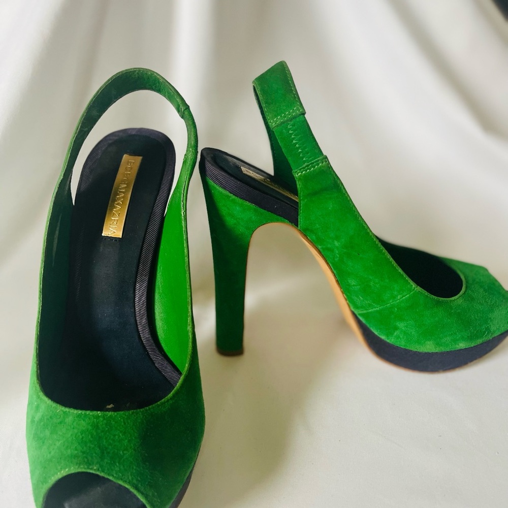 BCBGMAXAZRIA  Kelly Green Suede sling back heels